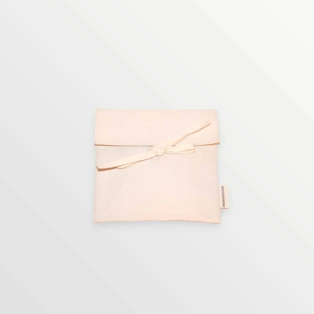 kit menstruel avec pochette fermée et filet